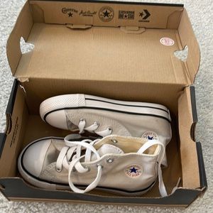 ! New converse never worn high top sneakers !
